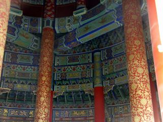 Decorative pillar in the prayer hall